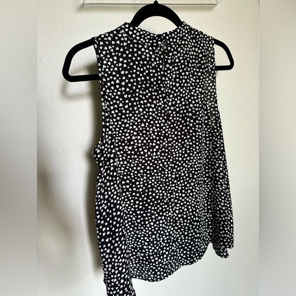 Sleeveless Blouse Top size Medium - Heart Prints - Picture 2 of 4